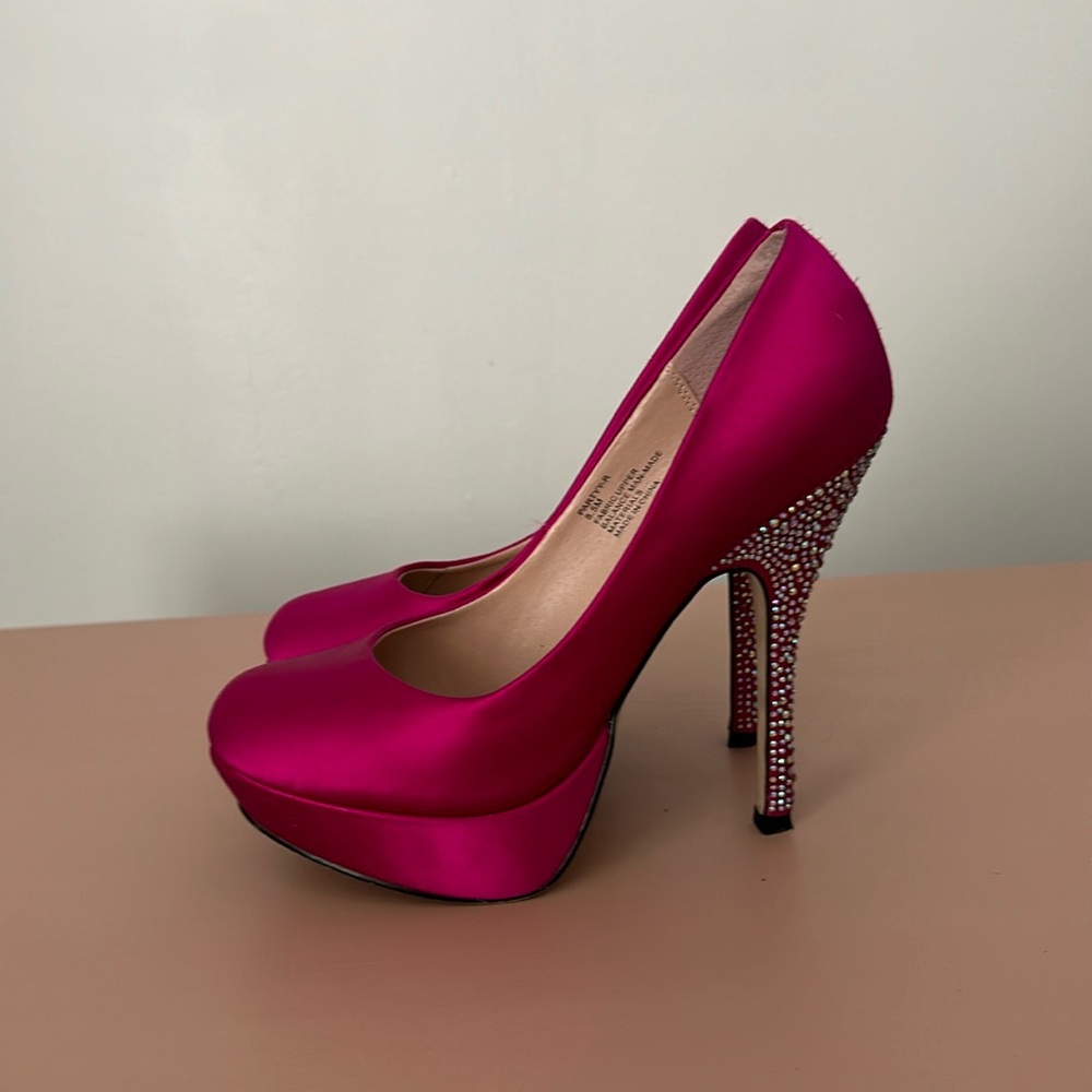 Hot Pink Platform Heels with Rhinestone Detail – Bold & Glamorous